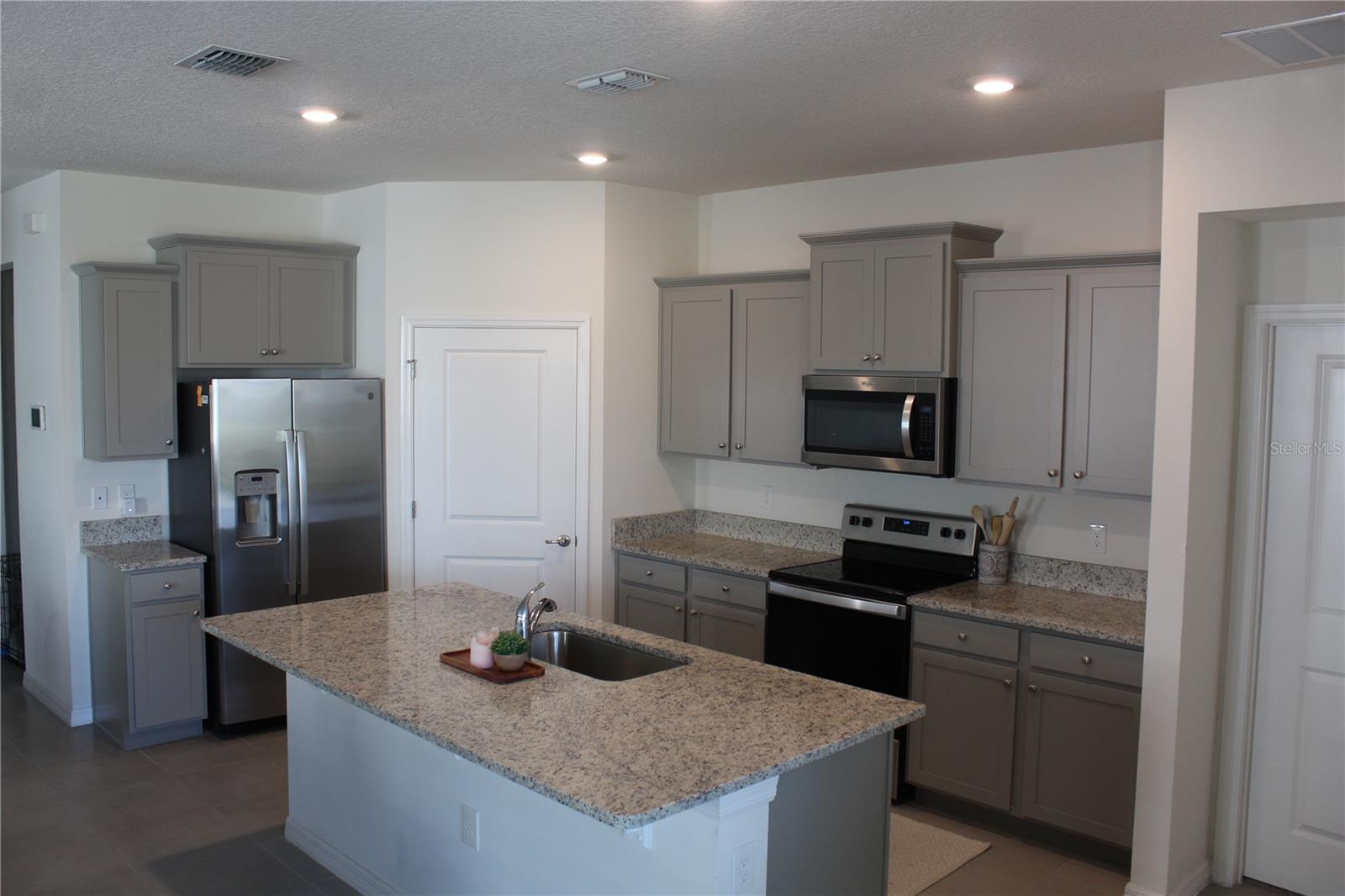 5240 SUNSHINE DR, WILDWOOD, FL, 34785