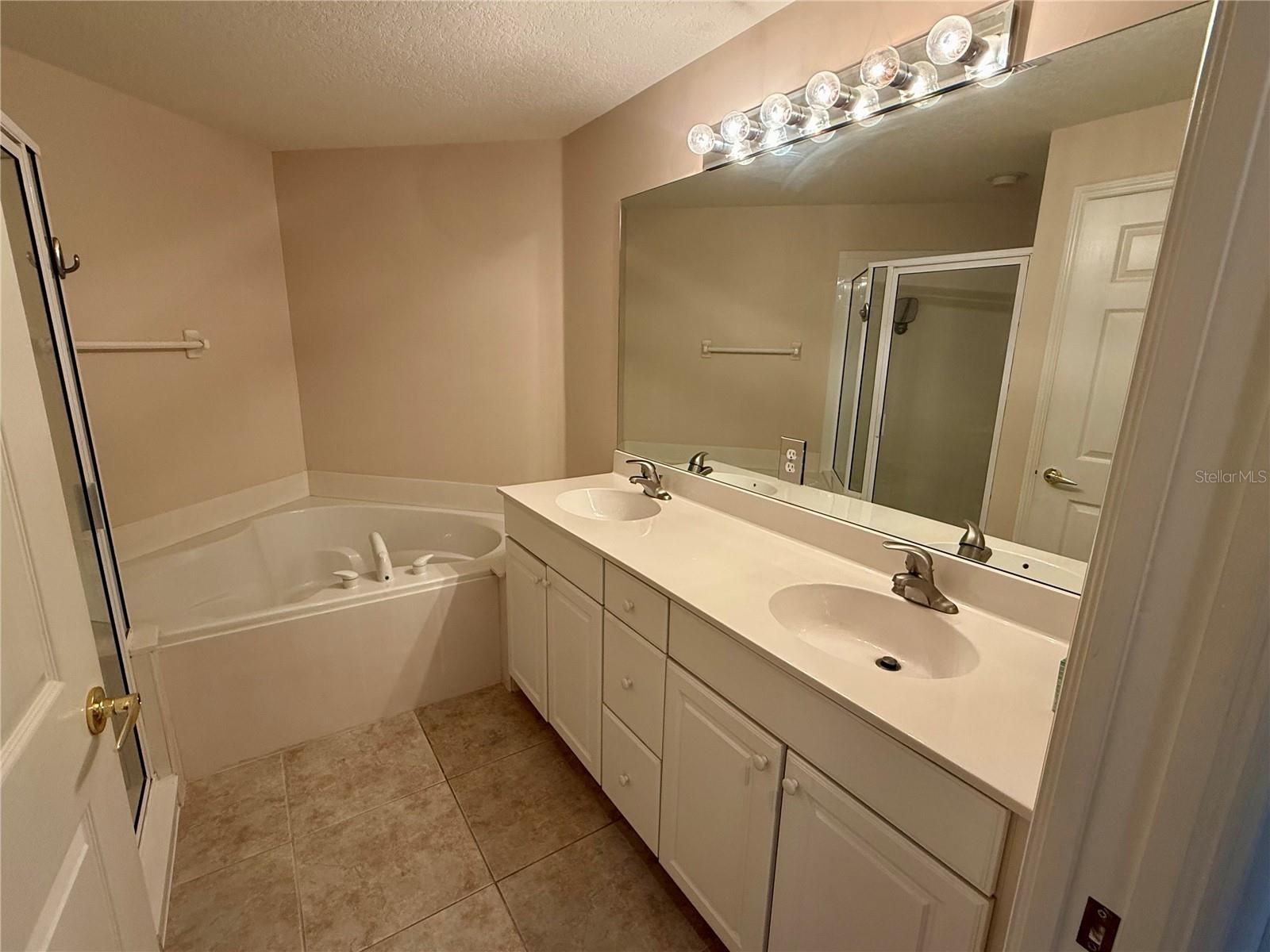 6940 PROSPERITY CIR #402, SARASOTA, FL, 34238