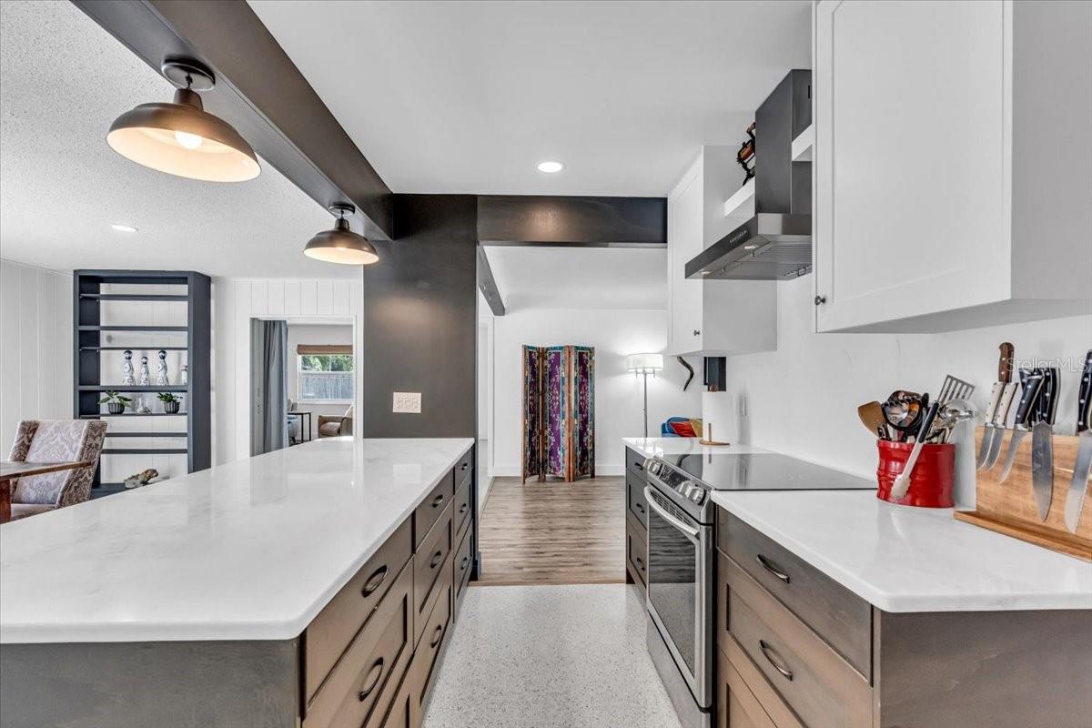 8258 FOREST CIR, SEMINOLE, FL, 33776