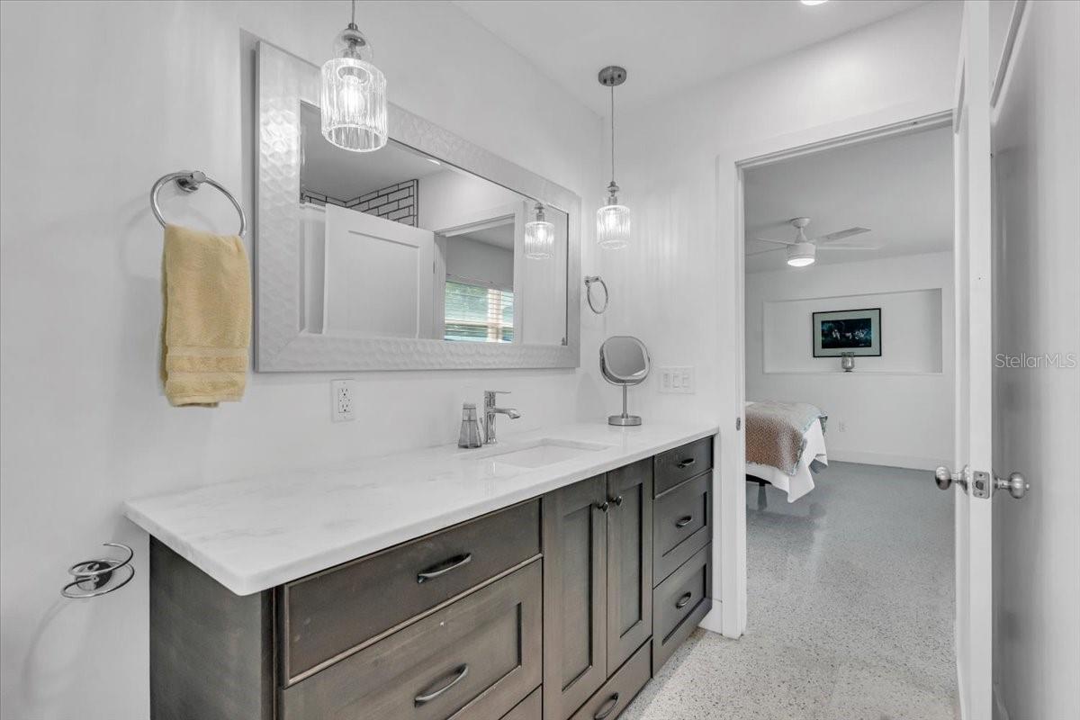 8258 FOREST CIR, SEMINOLE, FL, 33776