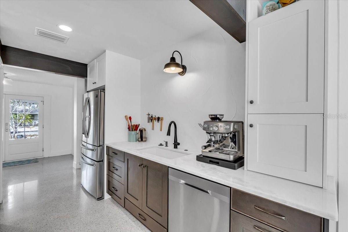 8258 FOREST CIR, SEMINOLE, FL, 33776