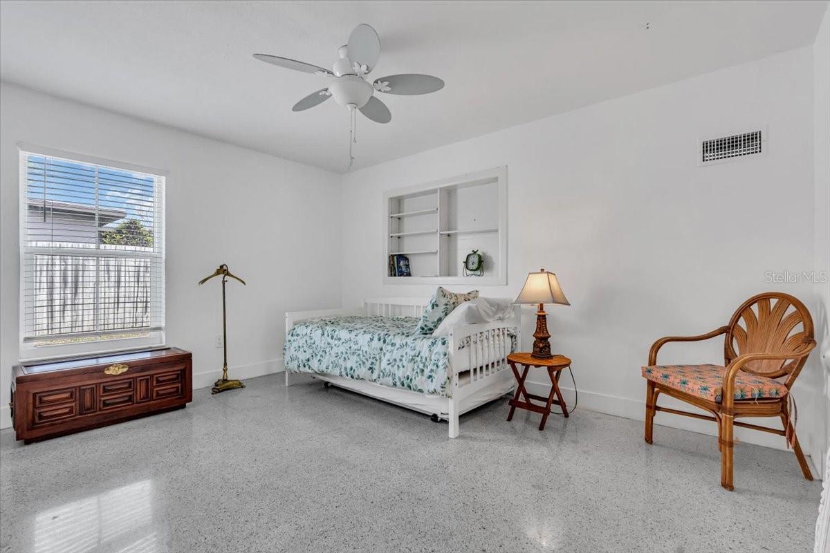 8258 FOREST CIR, SEMINOLE, FL, 33776