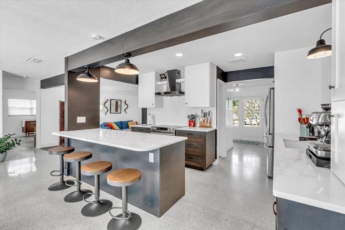 8258 FOREST CIR, SEMINOLE, FL, 33776