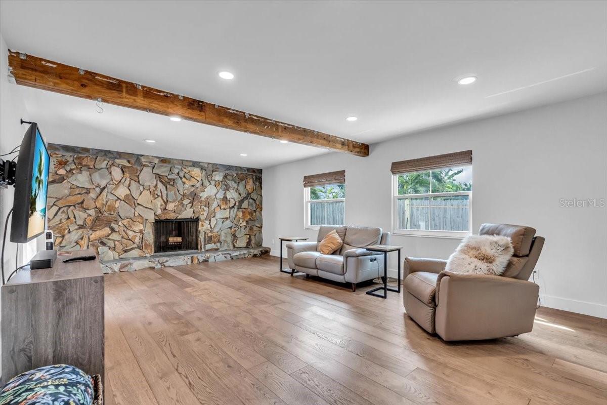 8258 FOREST CIR, SEMINOLE, FL, 33776
