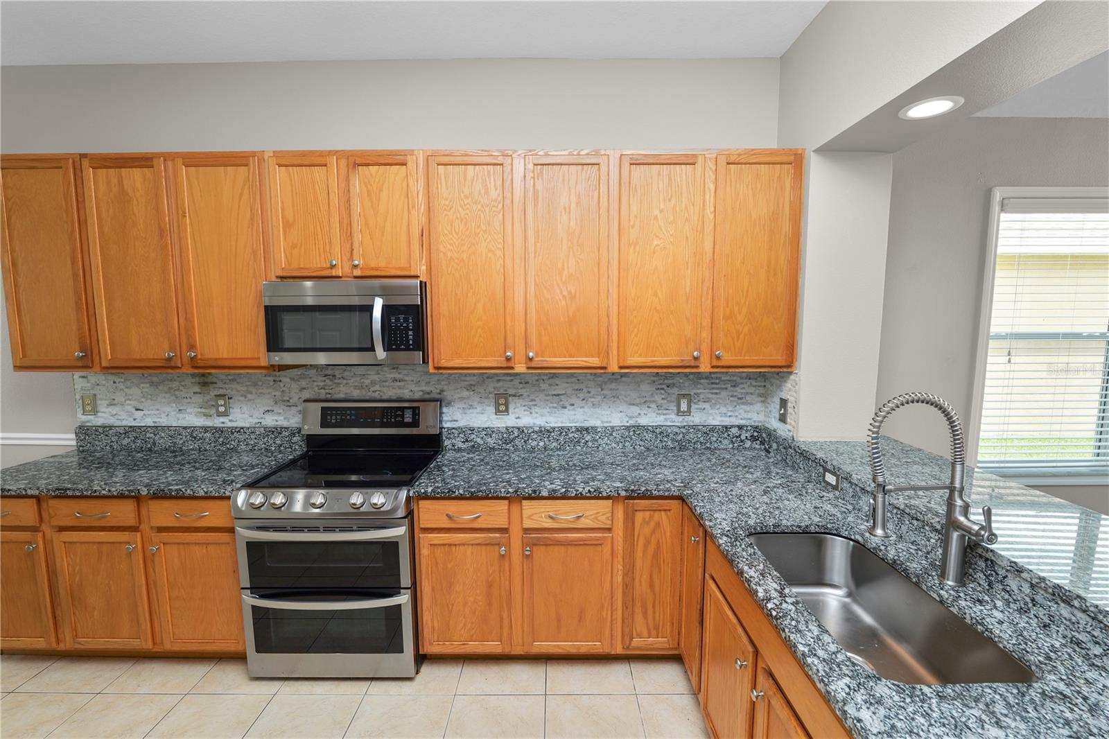 30816 PUMPKIN RIDGE DR, WESLEY CHAPEL, FL, 33543