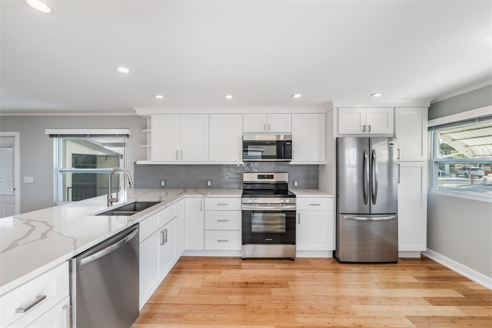 4851 W GANDY BLVD #B15L25, TAMPA, FL, 33611