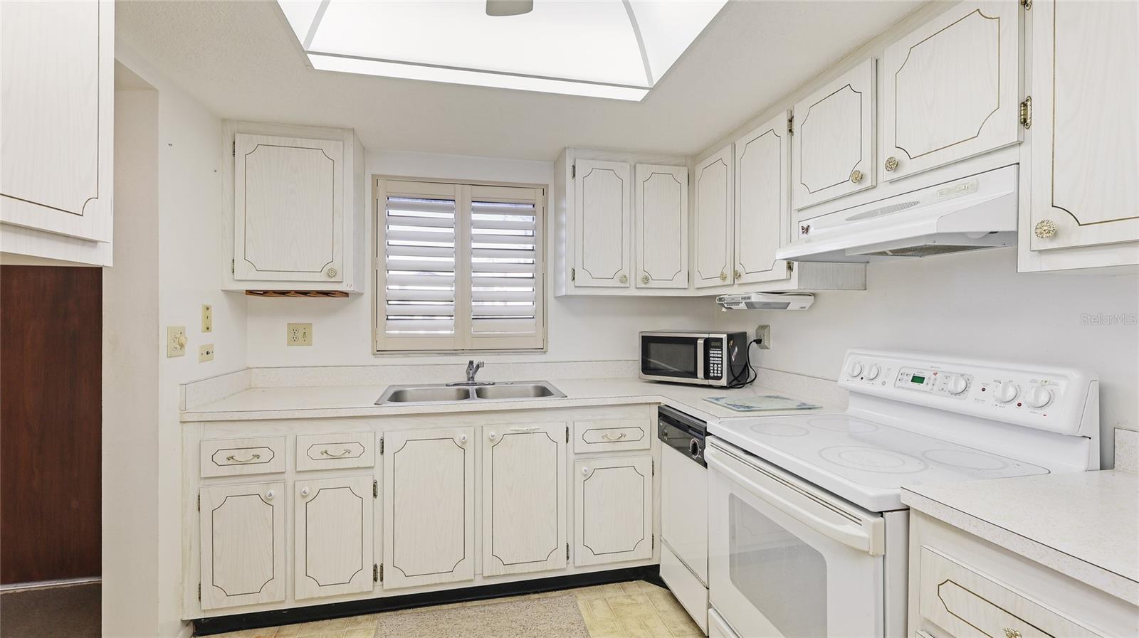 3763 LAKE BAYSHORE DR #310, BRADENTON, FL, 34205