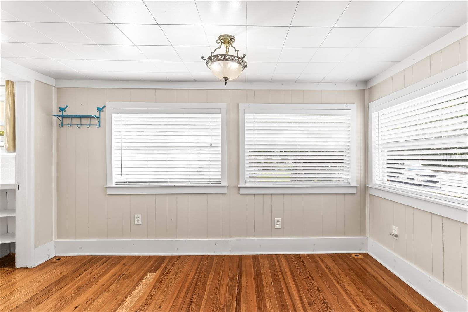 6145 MAIN STS, NEW PORT RICHEY, FL, 34653