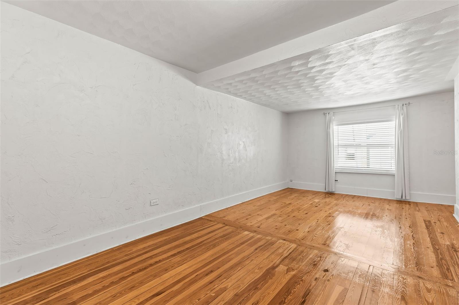 6145 MAIN STS, NEW PORT RICHEY, FL, 34653