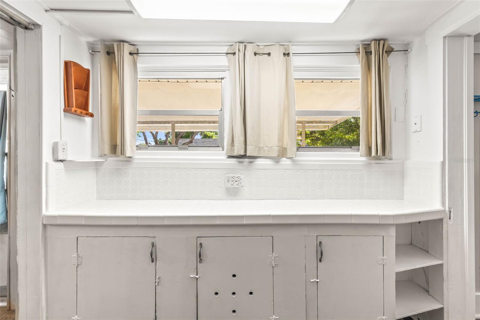 6145 MAIN STS, NEW PORT RICHEY, FL, 34653