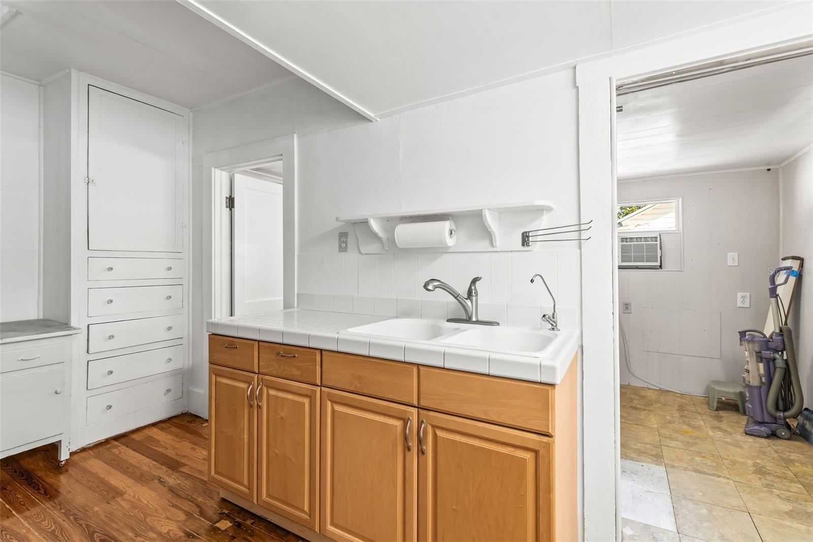 6145 MAIN STS, NEW PORT RICHEY, FL, 34653