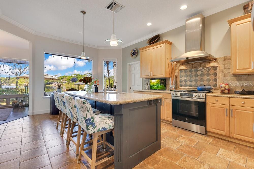 6082 TWIN LAKES DR, OVIEDO, FL, 32765