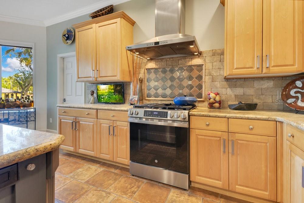 6082 TWIN LAKES DR, OVIEDO, FL, 32765