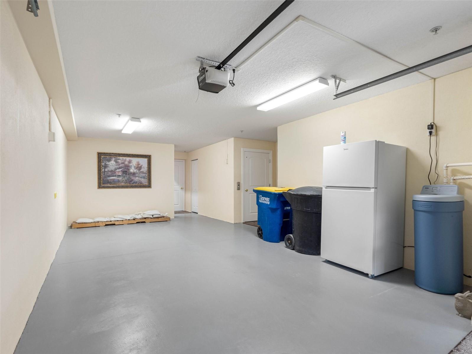 Extra large 1 car garage