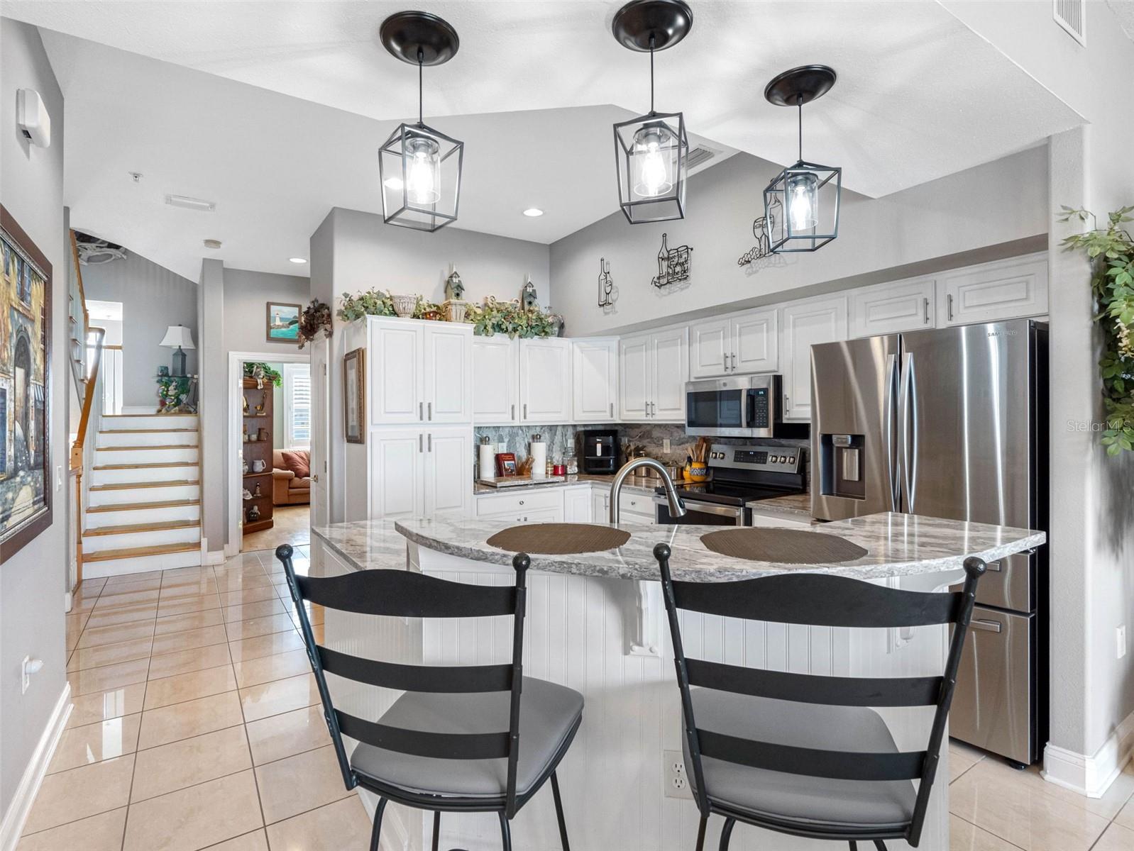 Eat-in kitchen counter