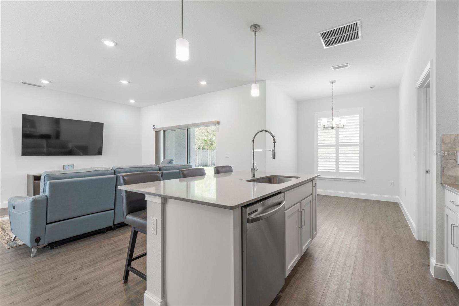 53 UNIVERSAL TRL, PALM COAST, FL, 32164