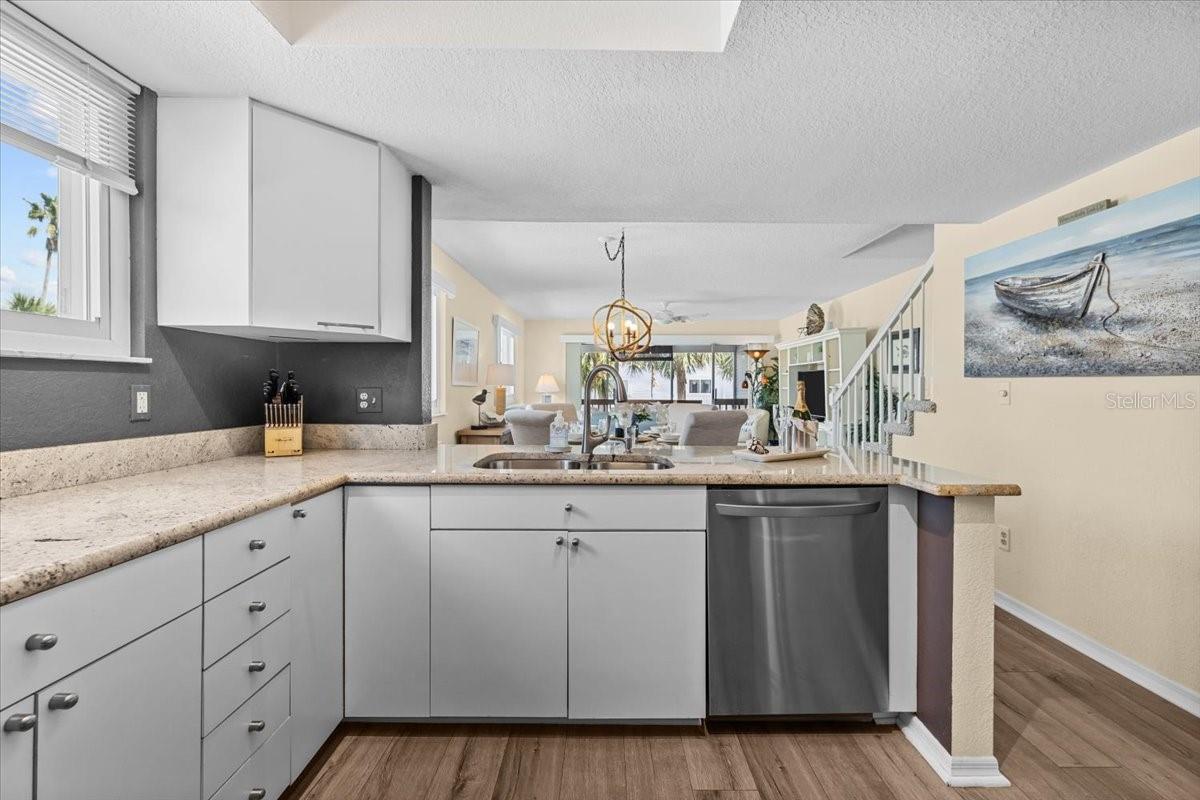 911 HARBOUR HOUSE DR, INDIAN ROCKS BEACH, FL, 33785