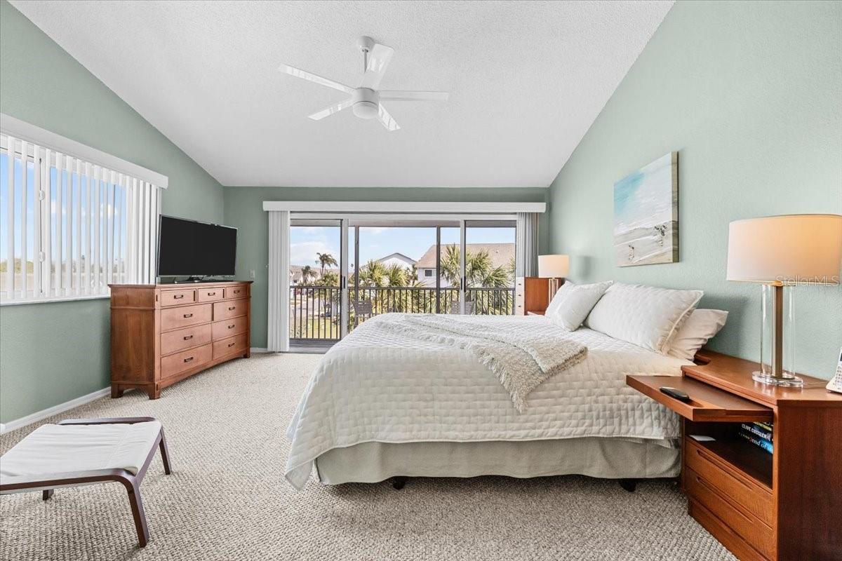 911 HARBOUR HOUSE DR, INDIAN ROCKS BEACH, FL, 33785