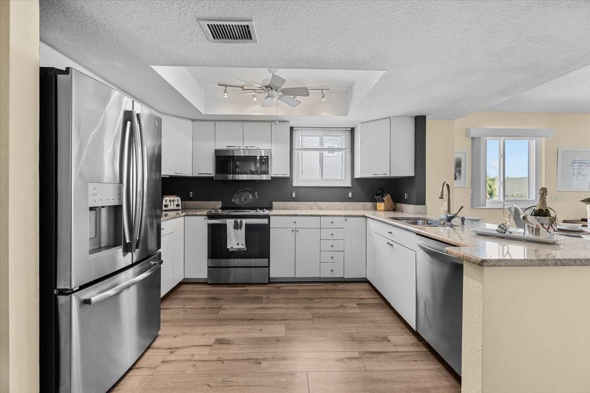 911 HARBOUR HOUSE DR, INDIAN ROCKS BEACH, FL, 33785