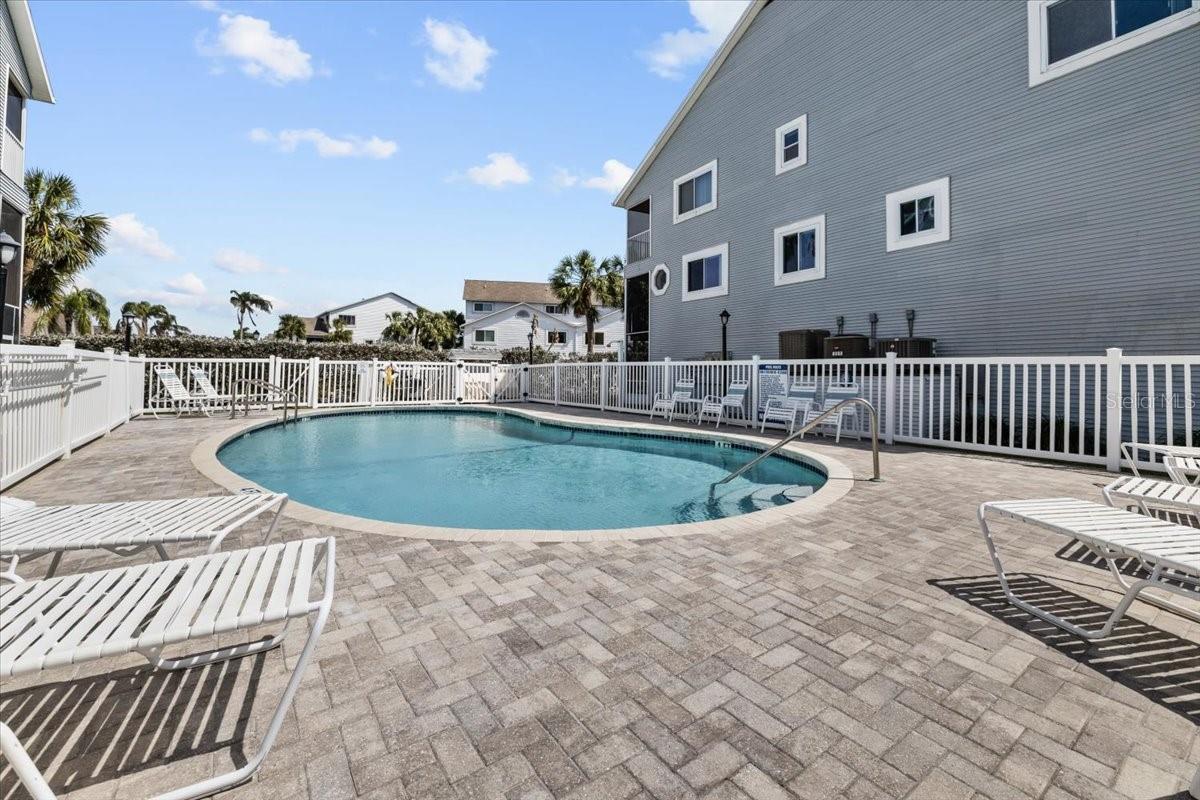 911 HARBOUR HOUSE DR, INDIAN ROCKS BEACH, FL, 33785