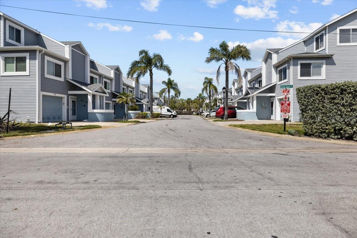 911 HARBOUR HOUSE DR, INDIAN ROCKS BEACH, FL, 33785