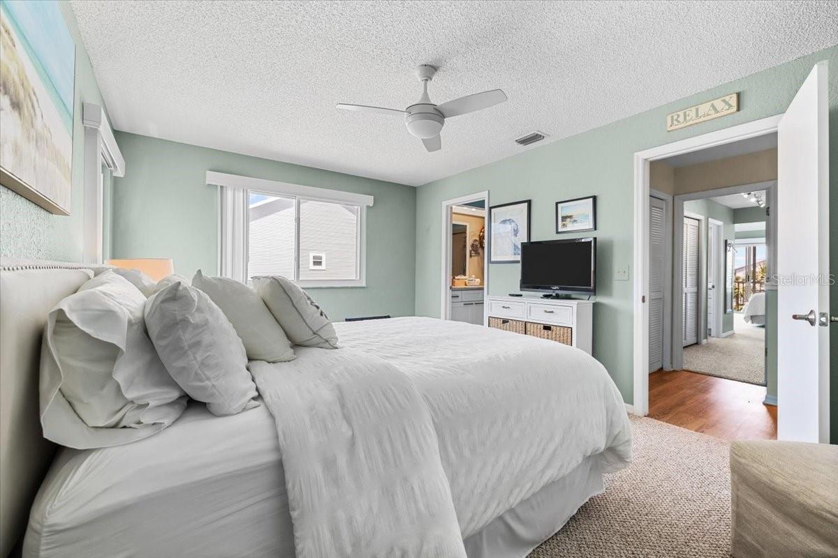 911 HARBOUR HOUSE DR, INDIAN ROCKS BEACH, FL, 33785