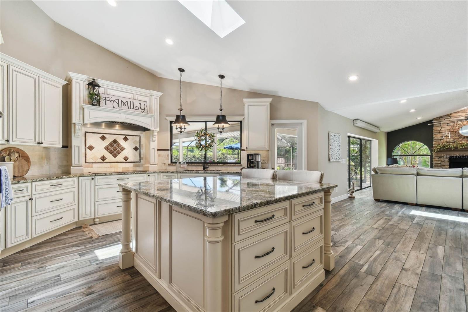 506 CRYSTAL GROVE BLVD, LUTZ, FL, 33548