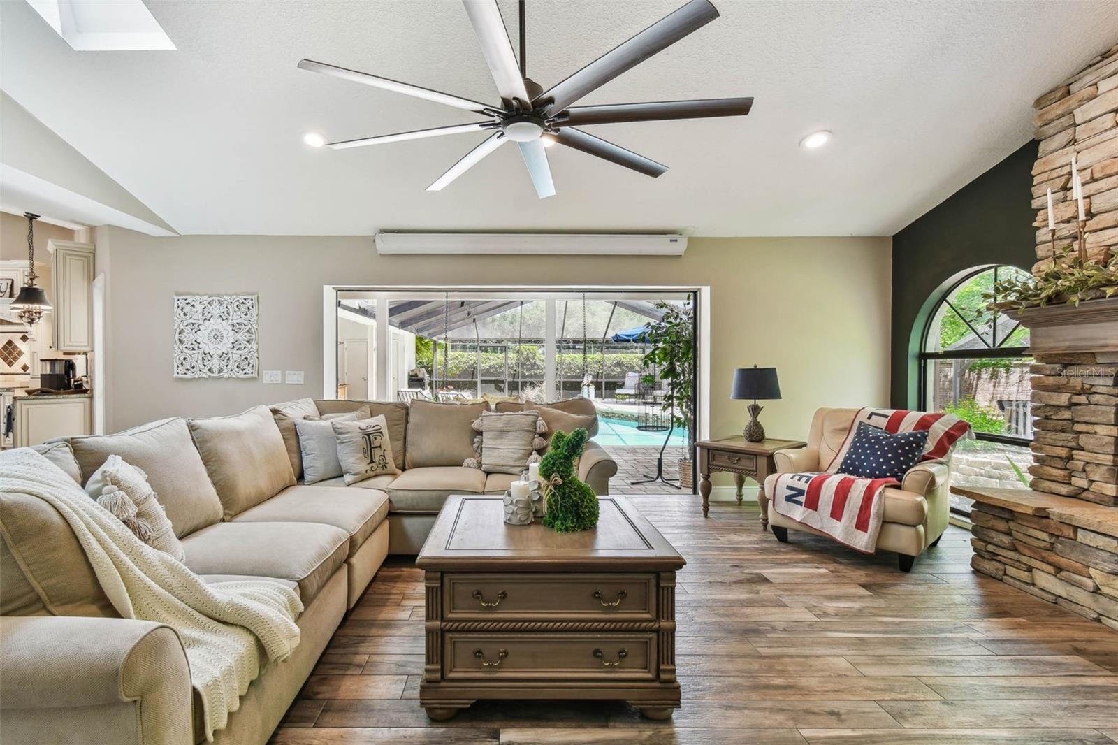 506 CRYSTAL GROVE BLVD, LUTZ, FL, 33548