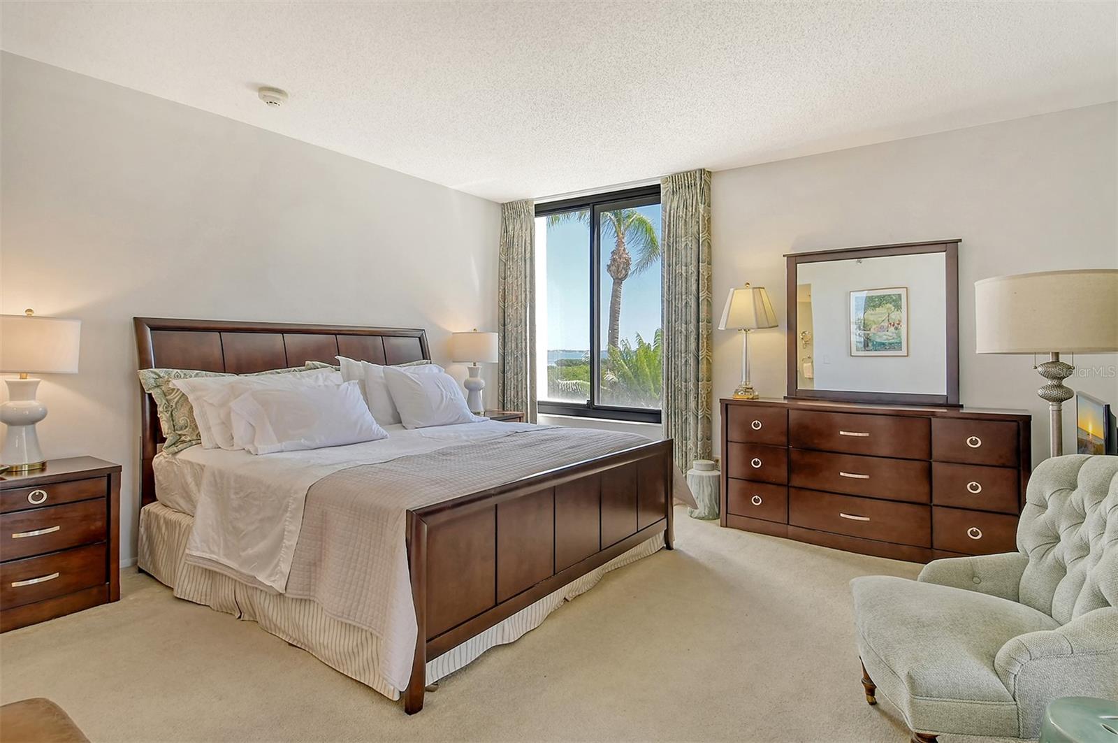 1932 HARBOURSIDE DR #217, LONGBOAT KEY, FL, 34228