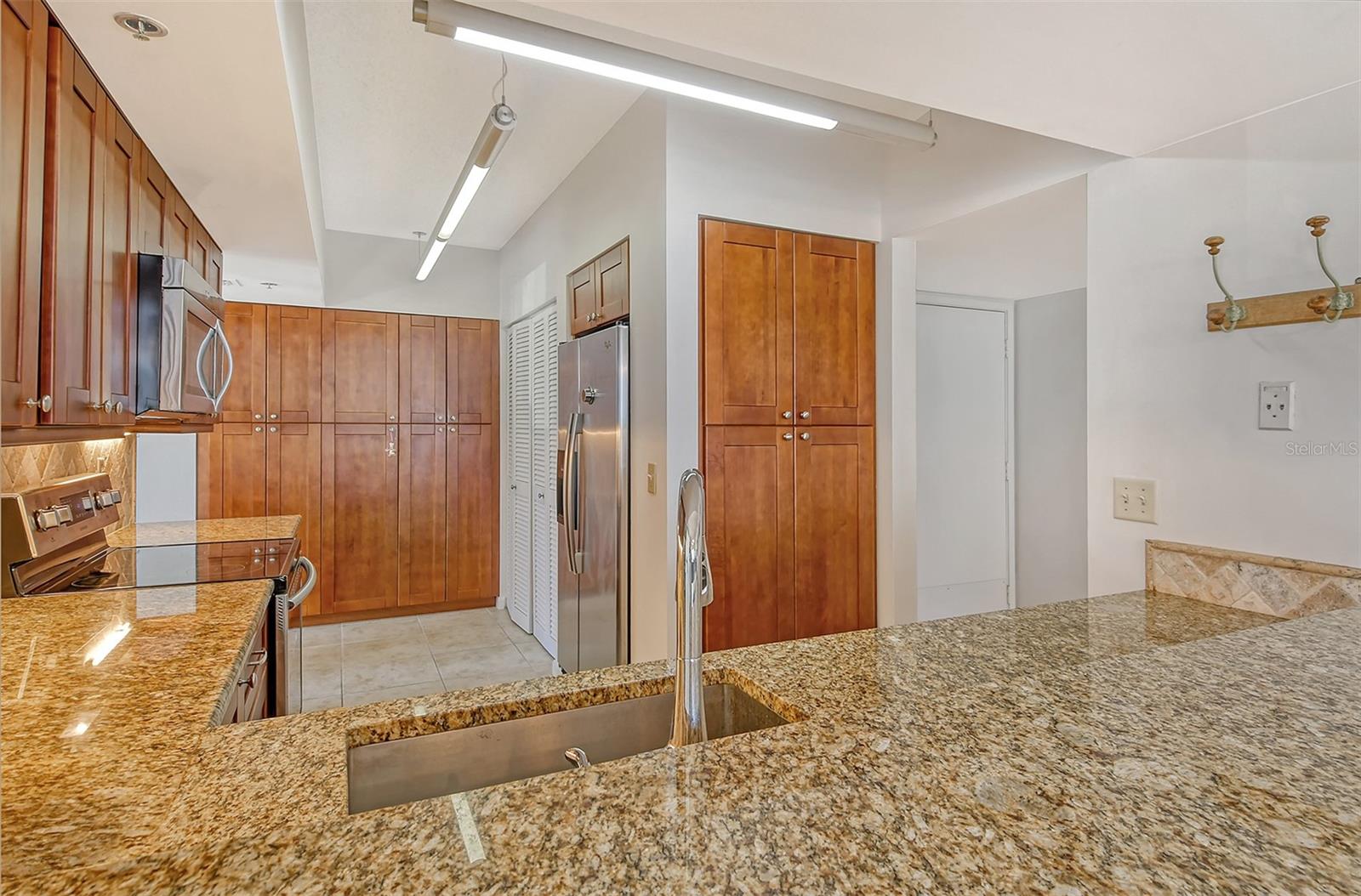 1932 HARBOURSIDE DR #217, LONGBOAT KEY, FL, 34228