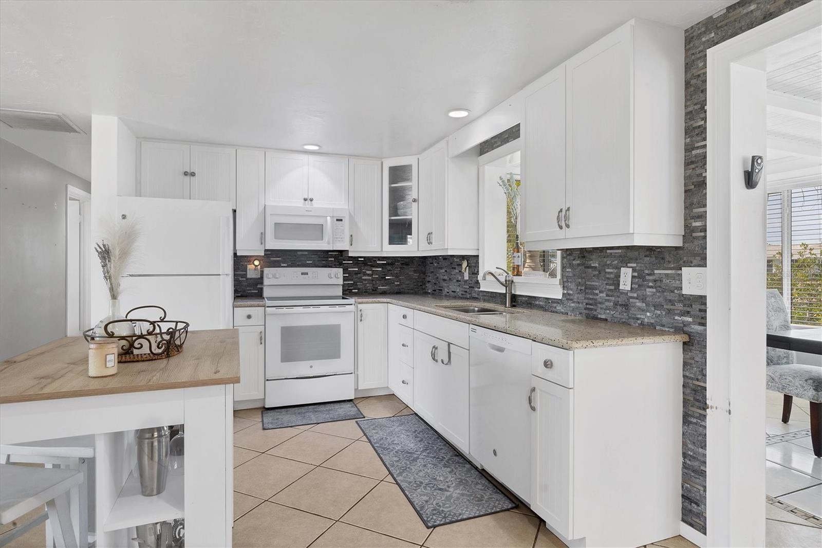 832 E 4TH ST, ENGLEWOOD, FL, 34223