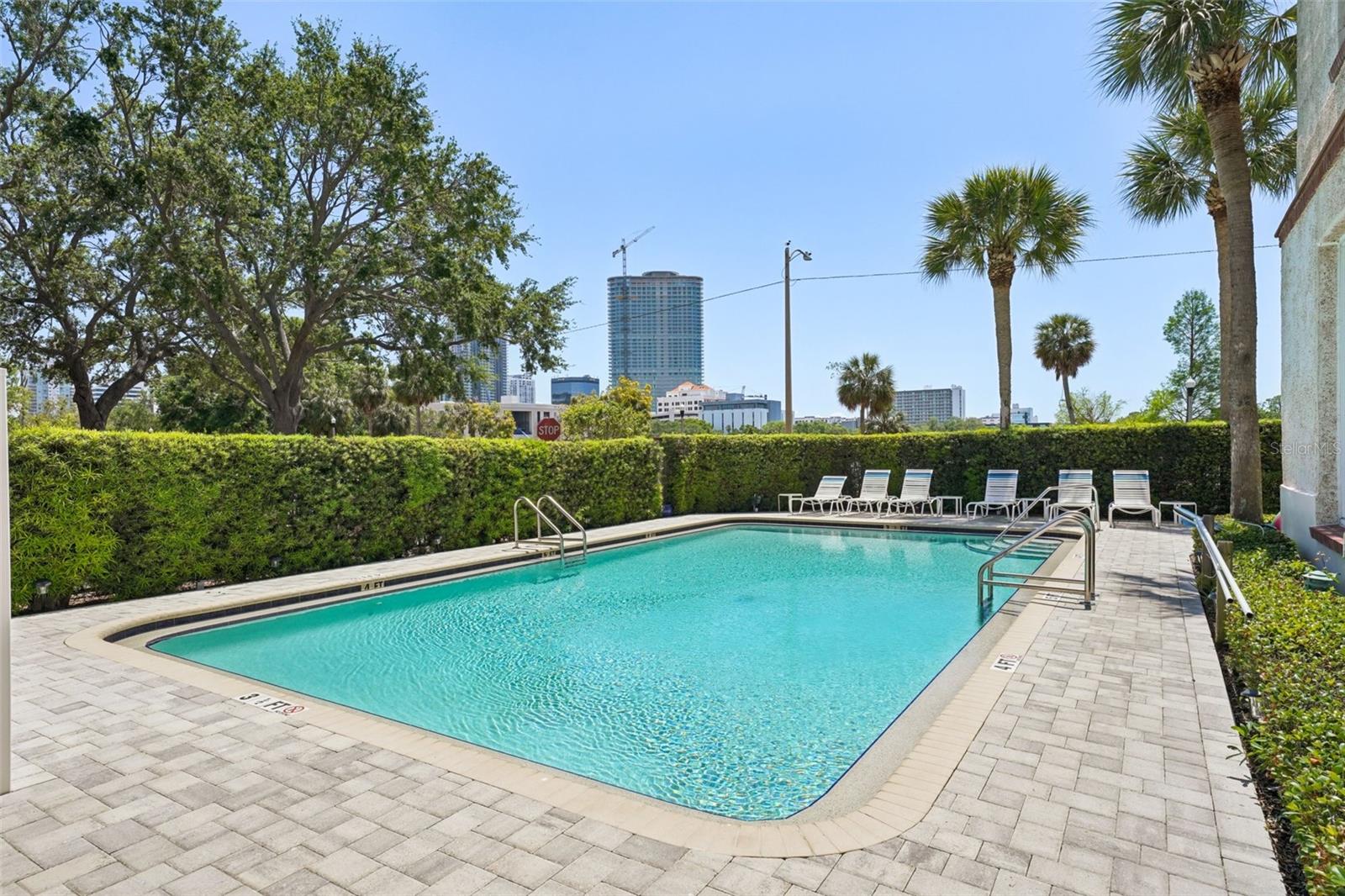 701 MIRROR LAKE DR N #100, ST PETERSBURG, FL, 33701