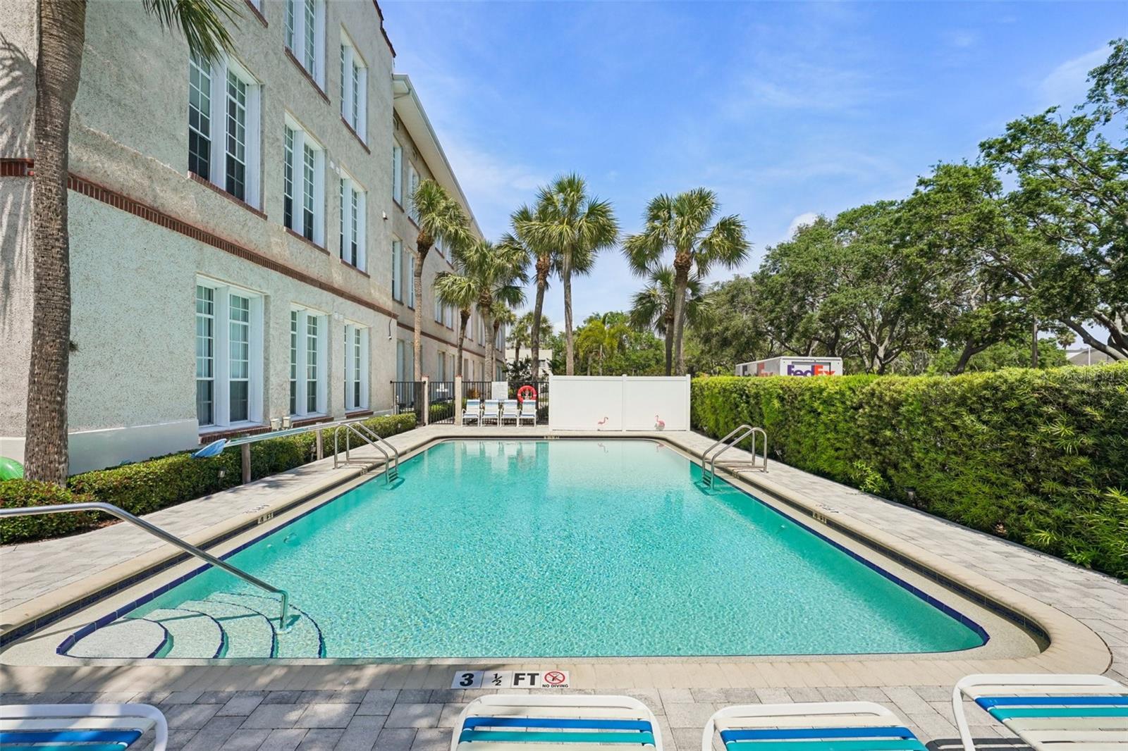 701 MIRROR LAKE DR N #100, ST PETERSBURG, FL, 33701