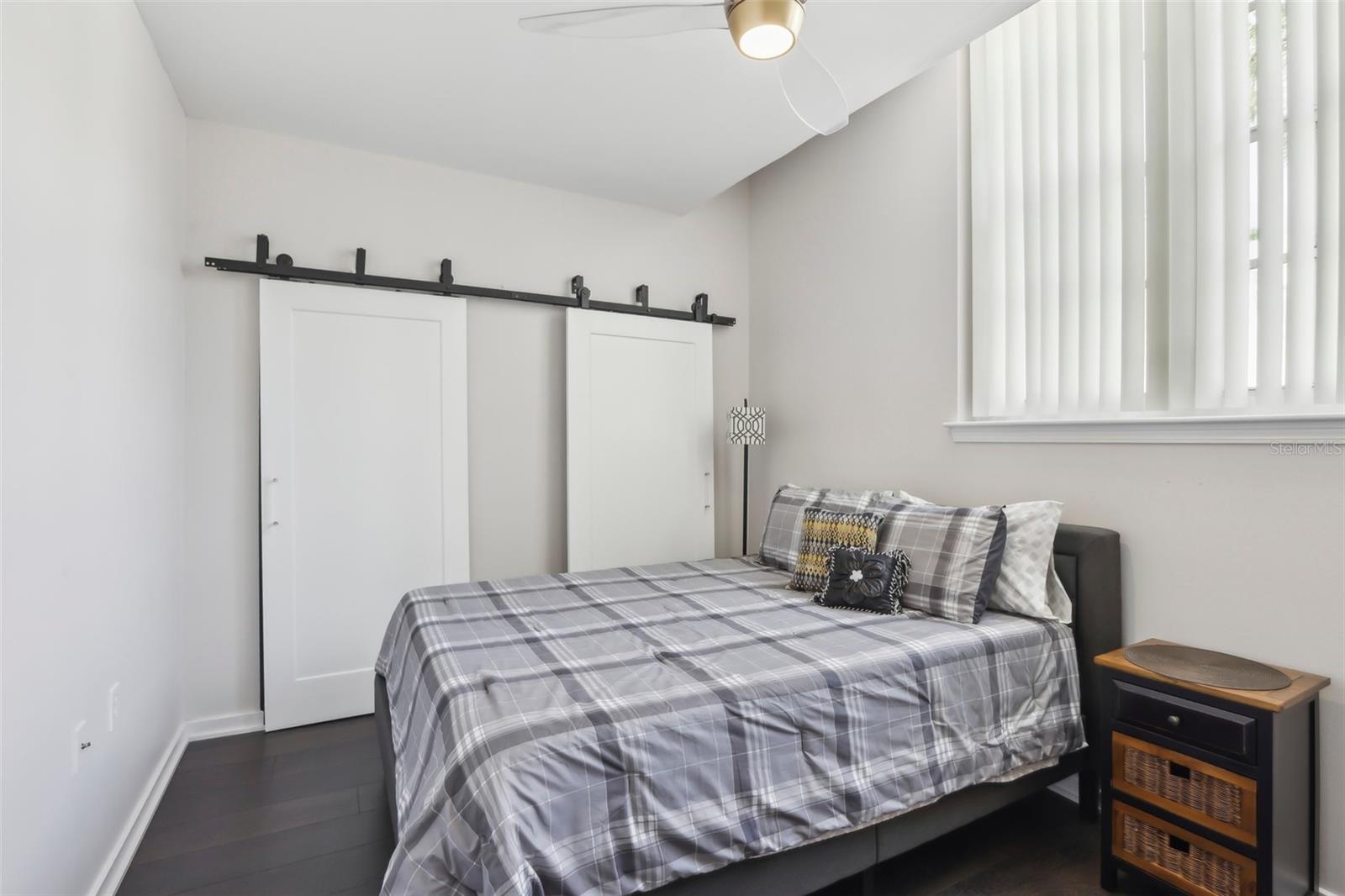 701 MIRROR LAKE DR N #100, ST PETERSBURG, FL, 33701
