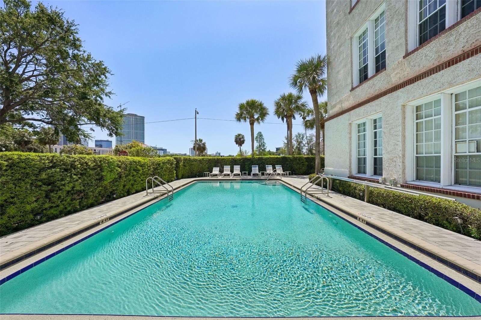 701 MIRROR LAKE DR N #100, ST PETERSBURG, FL, 33701