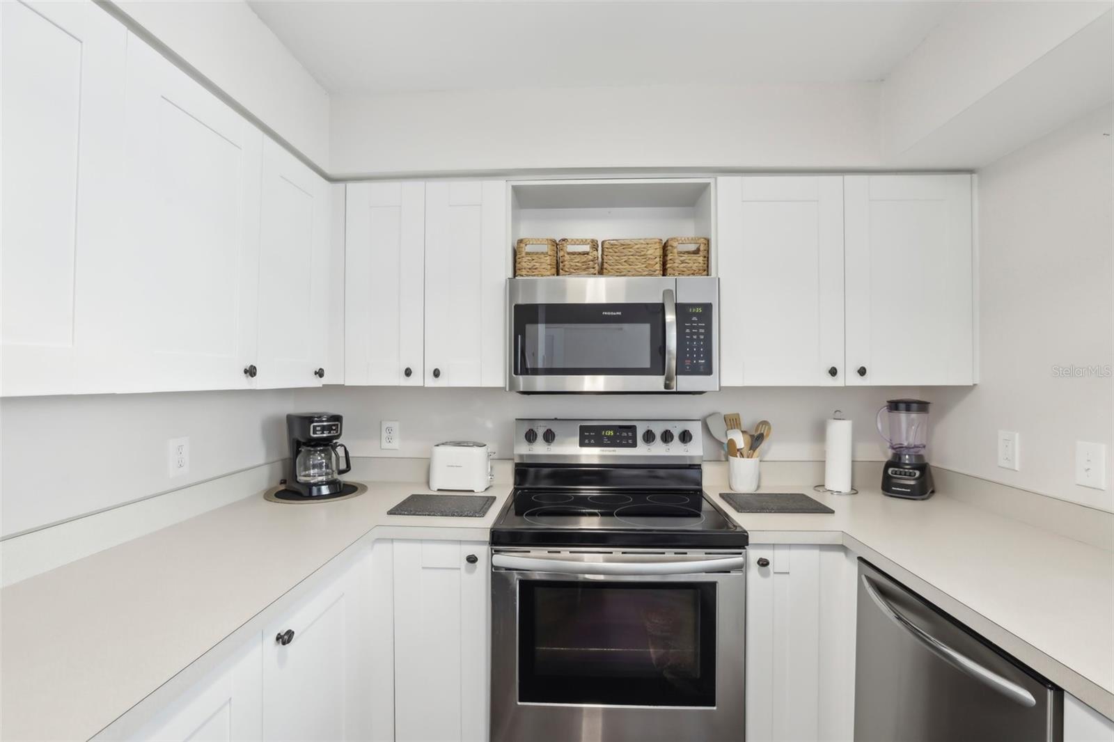 701 MIRROR LAKE DR N #100, ST PETERSBURG, FL, 33701