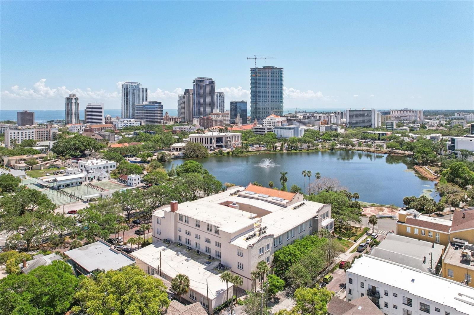 701 MIRROR LAKE DR N #100, ST PETERSBURG, FL, 33701