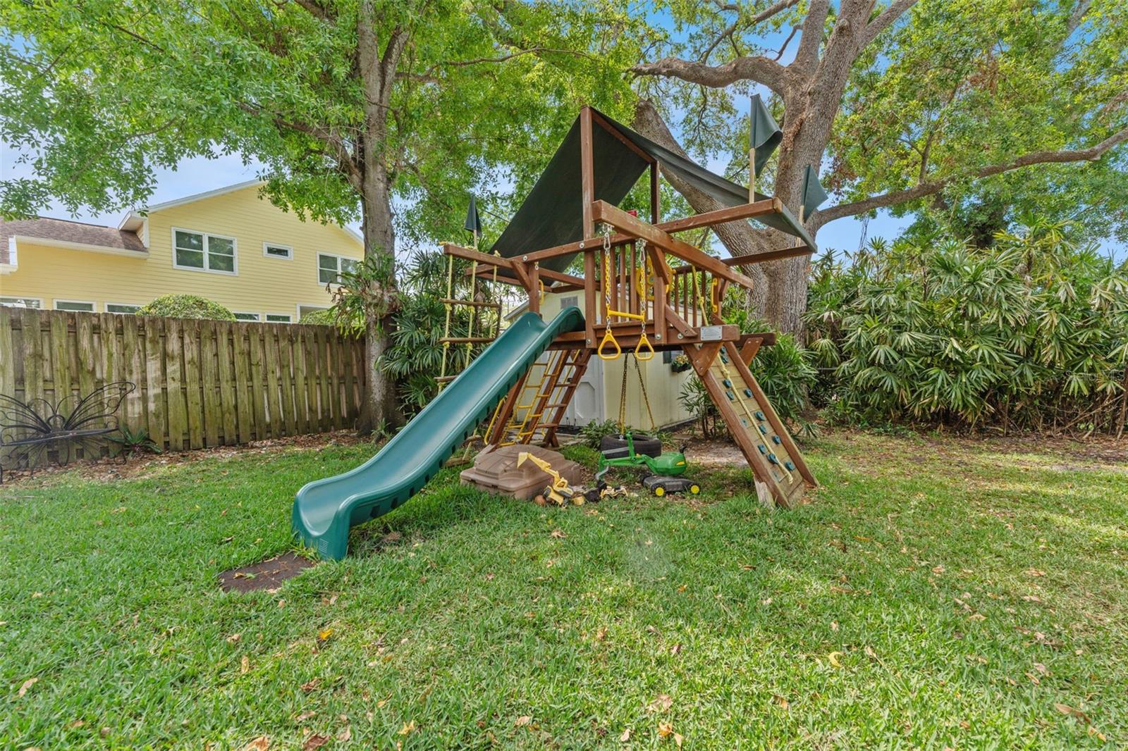 4214 W BEACH PARK DR, TAMPA, FL, 33609