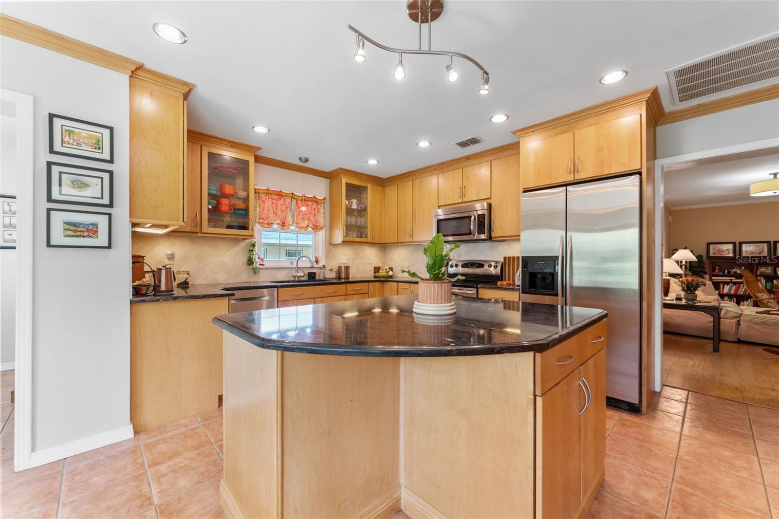 4214 W BEACH PARK DR, TAMPA, FL, 33609