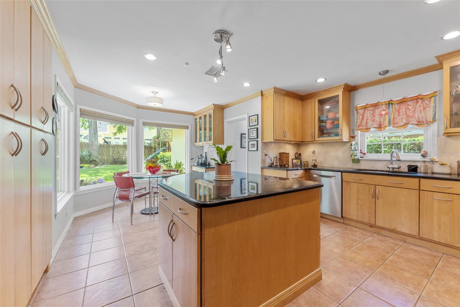 4214 W BEACH PARK DR, TAMPA, FL, 33609