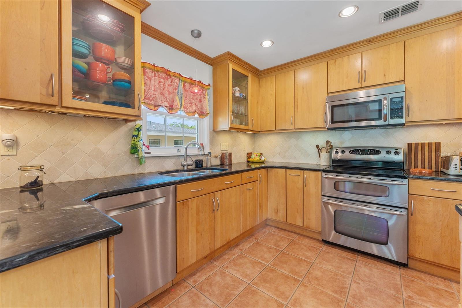 4214 W BEACH PARK DR, TAMPA, FL, 33609