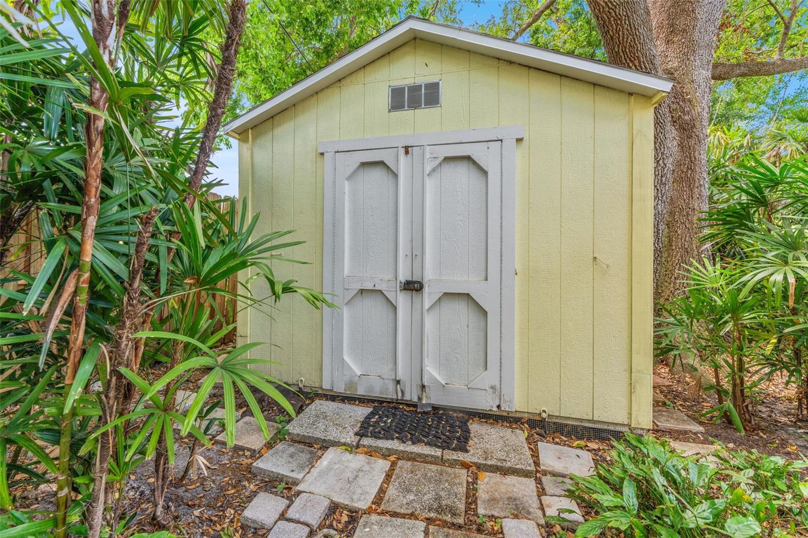 4214 W BEACH PARK DR, TAMPA, FL, 33609