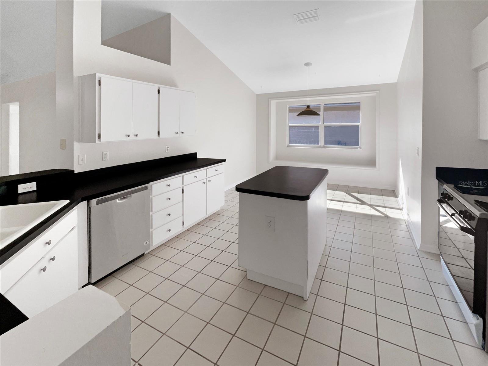 11823 DERBYSHIRE DR, TAMPA, FL, 33626