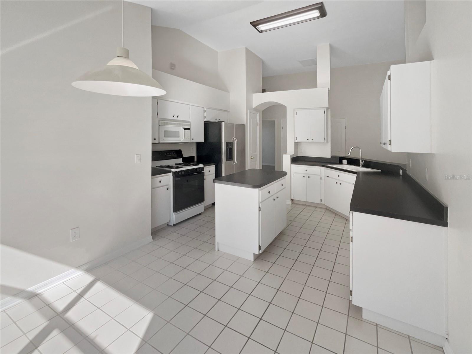 11823 DERBYSHIRE DR, TAMPA, FL, 33626