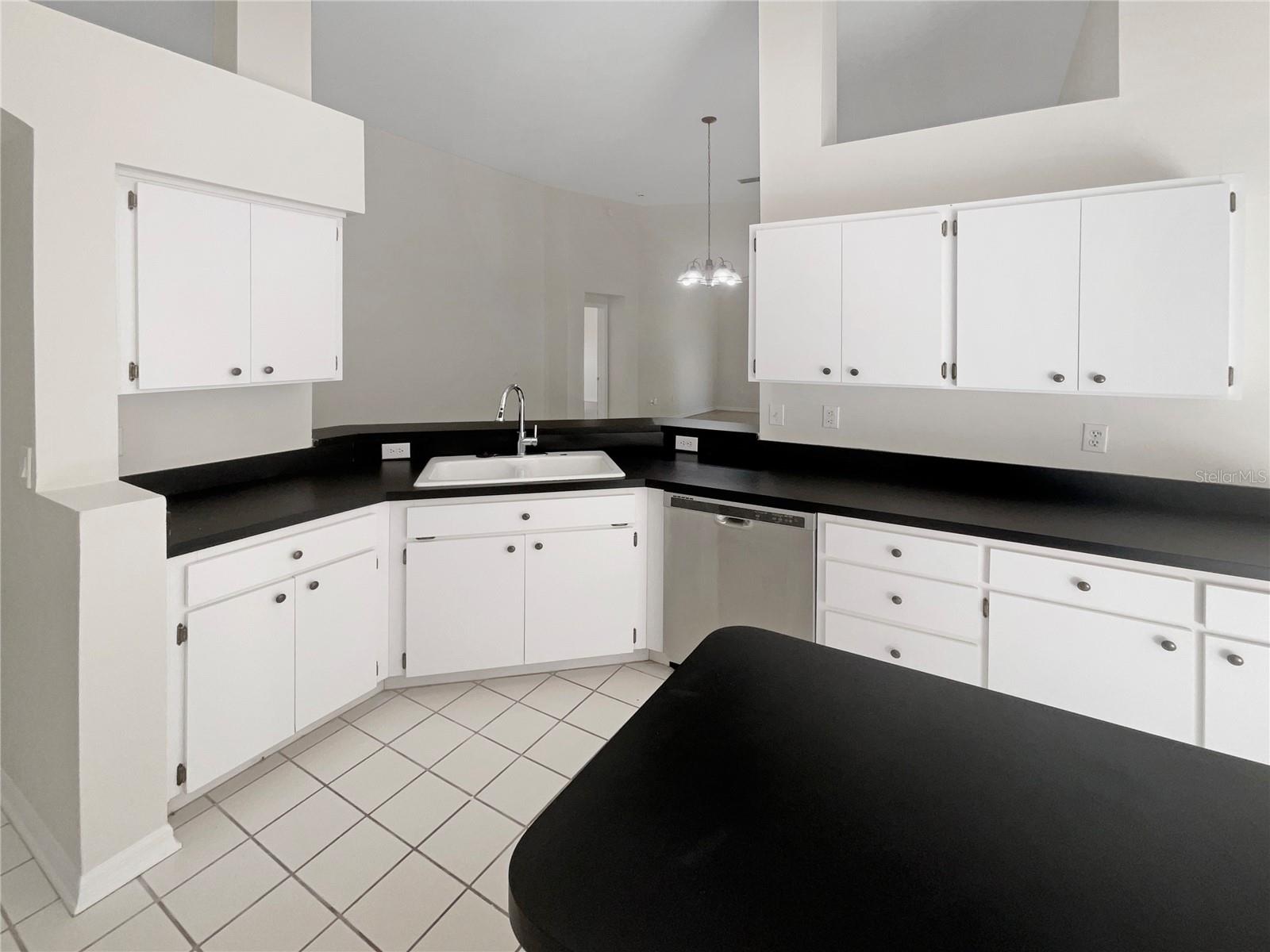 11823 DERBYSHIRE DR, TAMPA, FL, 33626