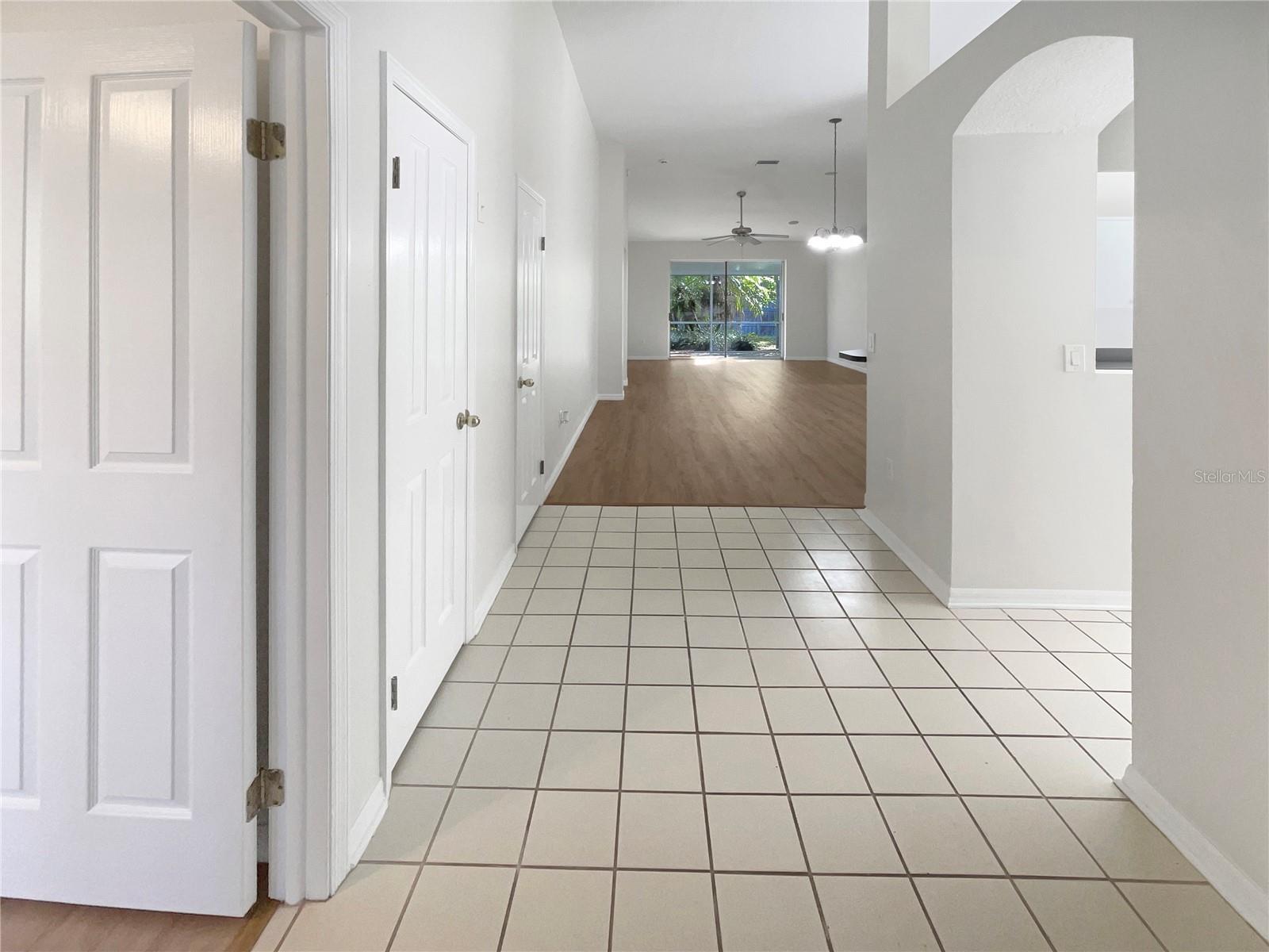 11823 DERBYSHIRE DR, TAMPA, FL, 33626