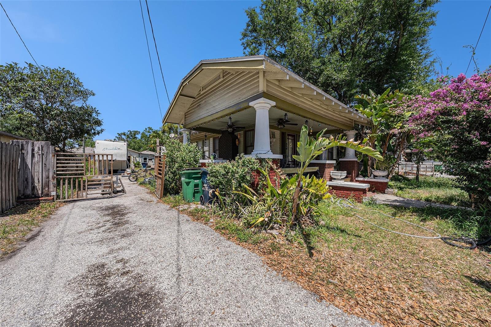 910 E NORTH BAY ST, TAMPA, FL, 33603