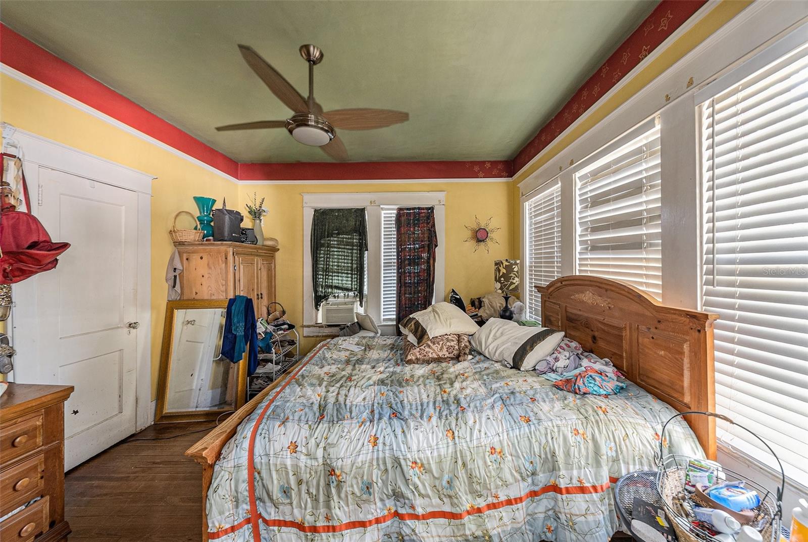 910 E NORTH BAY ST, TAMPA, FL, 33603