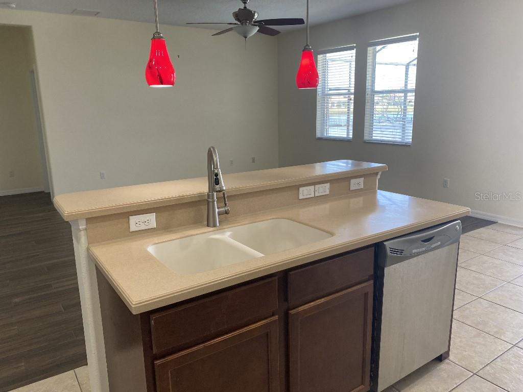711 PARKER DEN DR, RUSKIN, FL, 33570