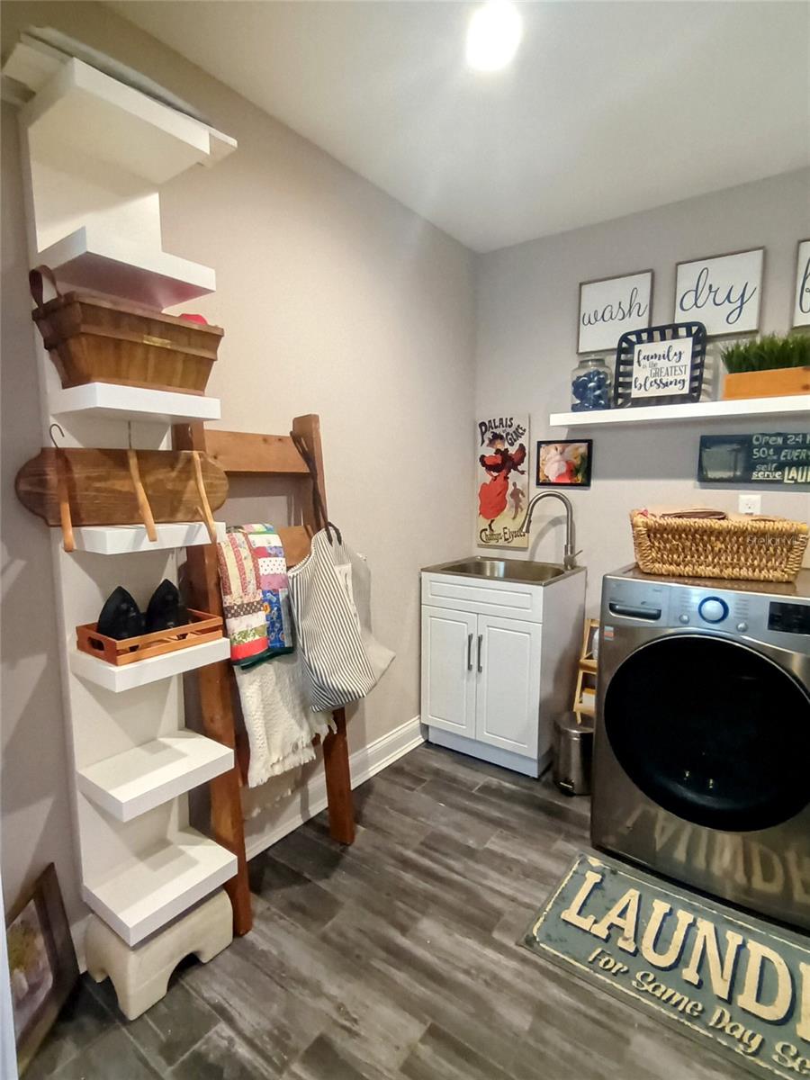 3217 W LAWN AVE, TAMPA, FL, 33611